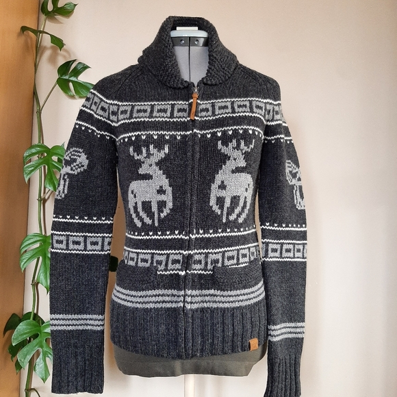 TNA Sweaters - Aritzia TNA Sea To Sky Zip Up